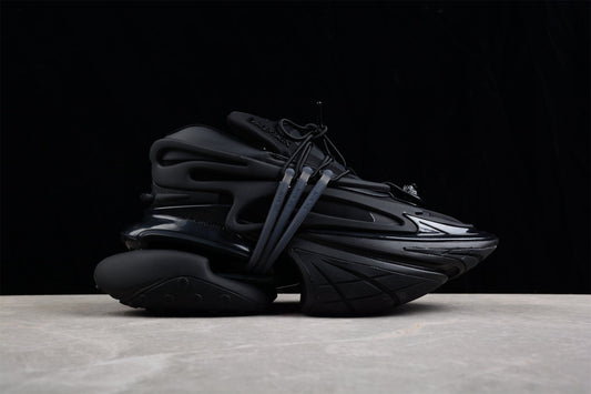 Balmain B-Runner Sneakers Triple Black – Luxus im monochromen Future-Design