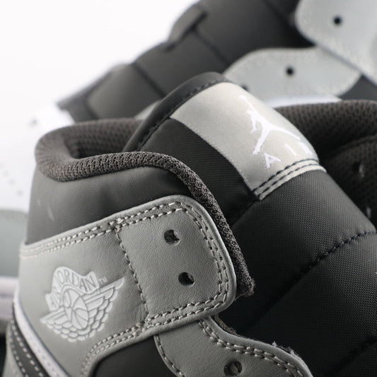 Air Jordan 1 Mid ‘Light Smoke Grey/White/Black’