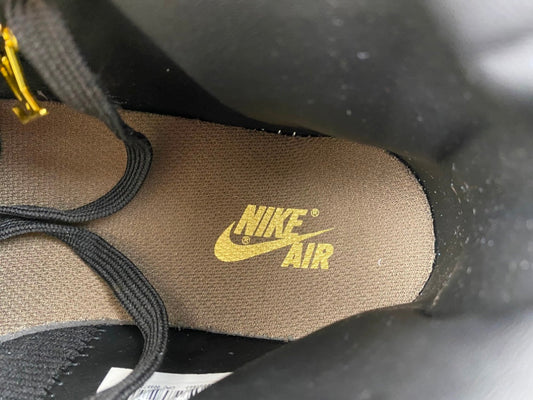 Nike Air Jordan 1
	2.	Louis Vuitton monogram materials