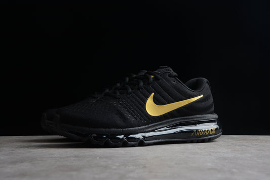 Nike Air Max 2017 in einer auffälligen Black/Gold-Farbkombination.