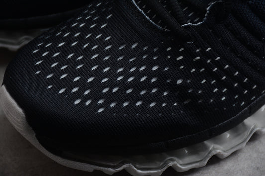 Nike Air Max 2017 in the Black/White-Dark Grey gradient