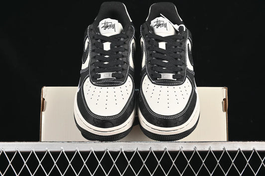 Nike Air Force 1 ’07 Low Cream & Black Swoosh